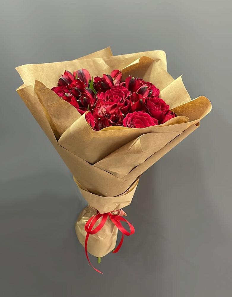 Букет цветов из: Альстромерии и Розы в Хворостянка