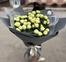 Букет Белые кустовые розы Солинеро в Хворостянка