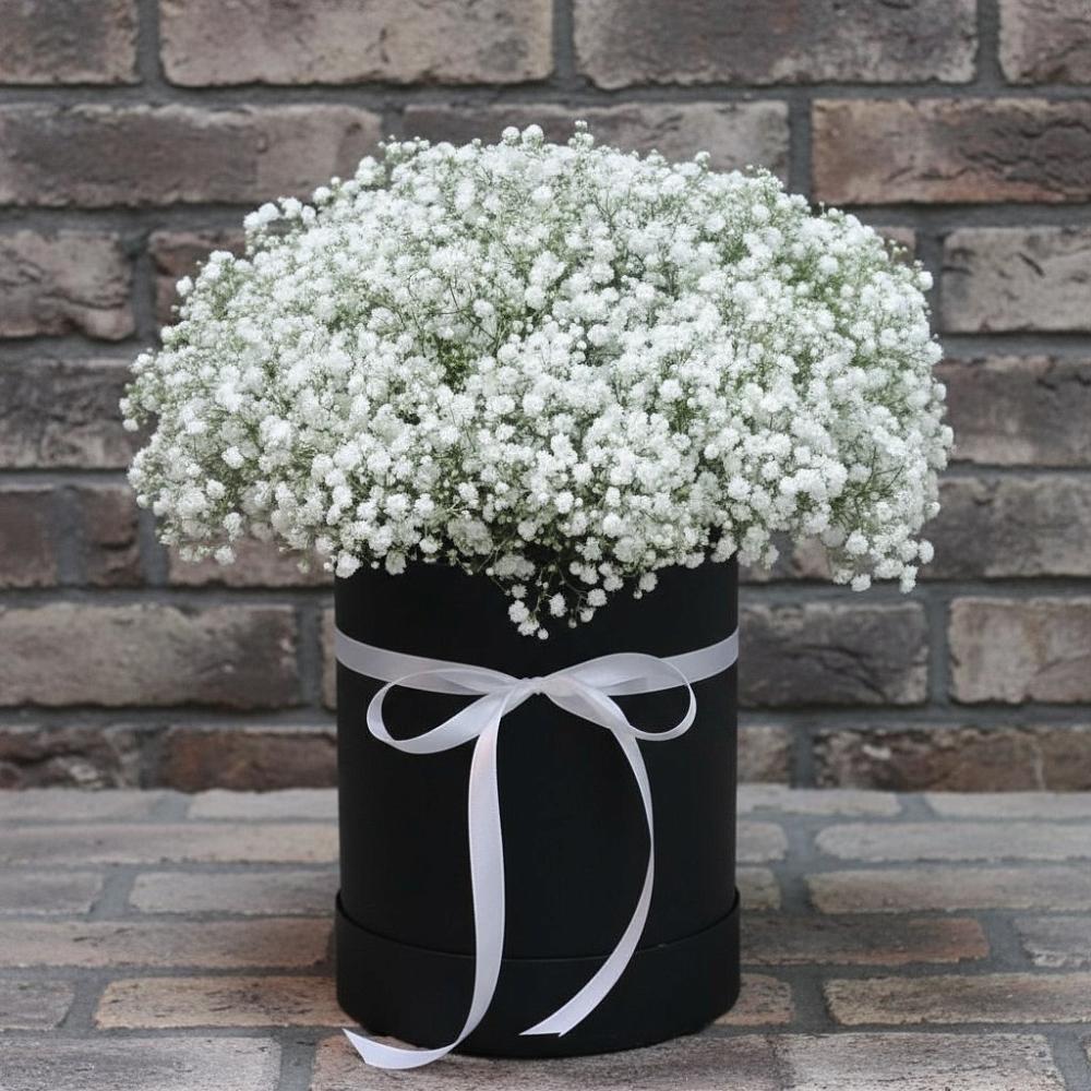 Цветочная композиция из Гипсофила в шляпной коробке в Хворостянка