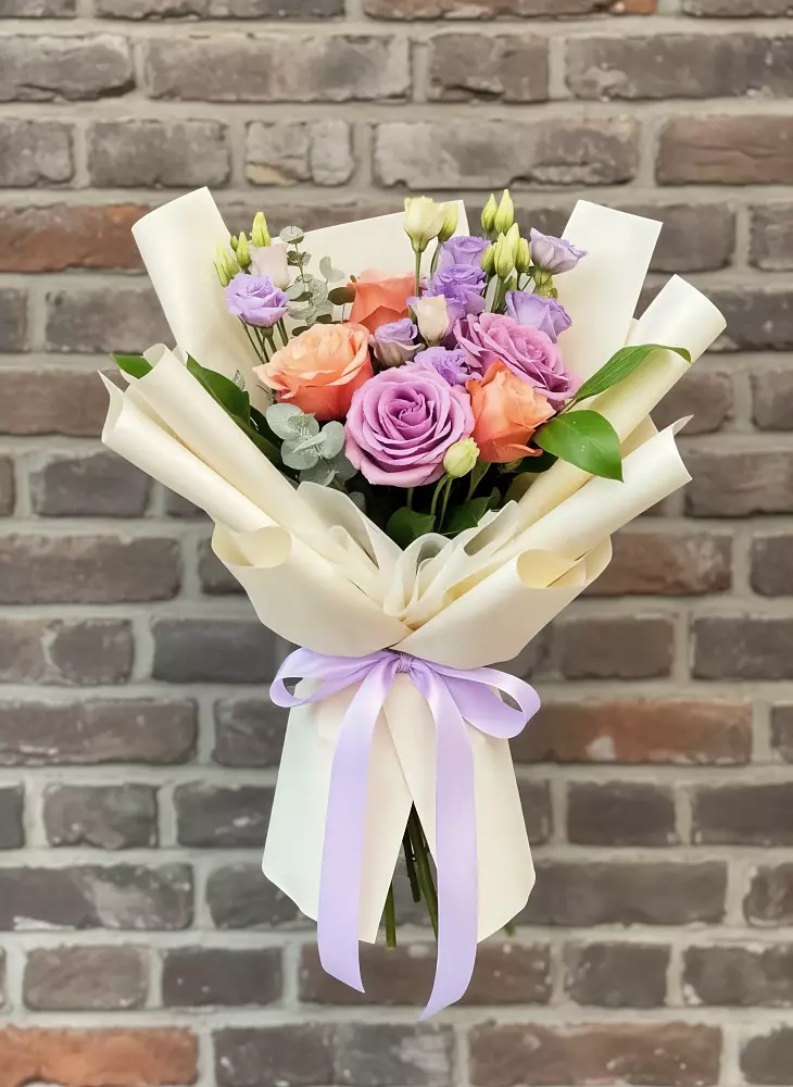 Букет цветов из: Лизиантусы и Розы в Хворостянка