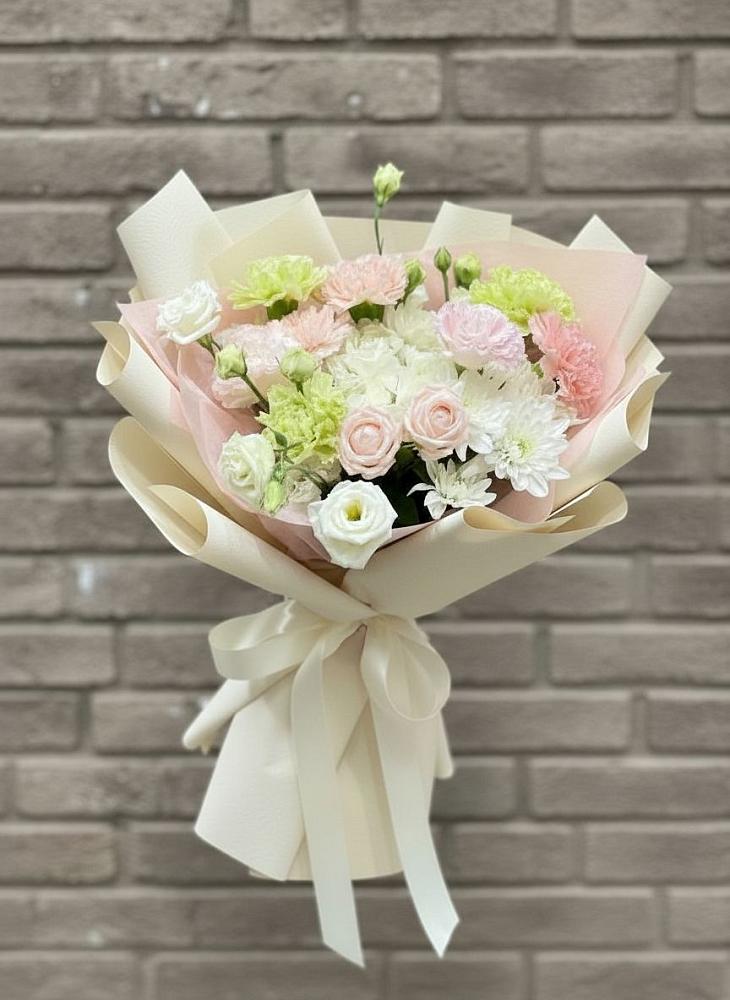 Букет цветов из: Гвоздики, Розы, Лизиантусы и Хризантемы в Хворостянка