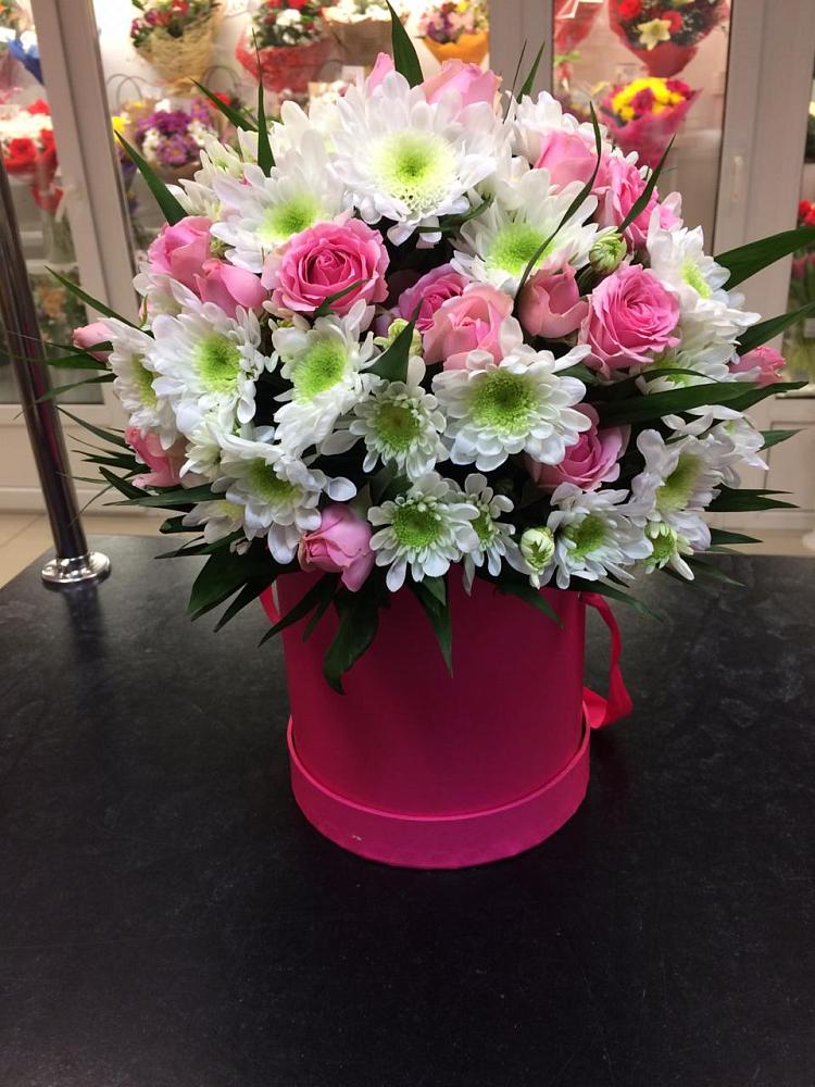 Цветочная композиция из Розы и Хризантемы в шляпной коробке в Хворостянка