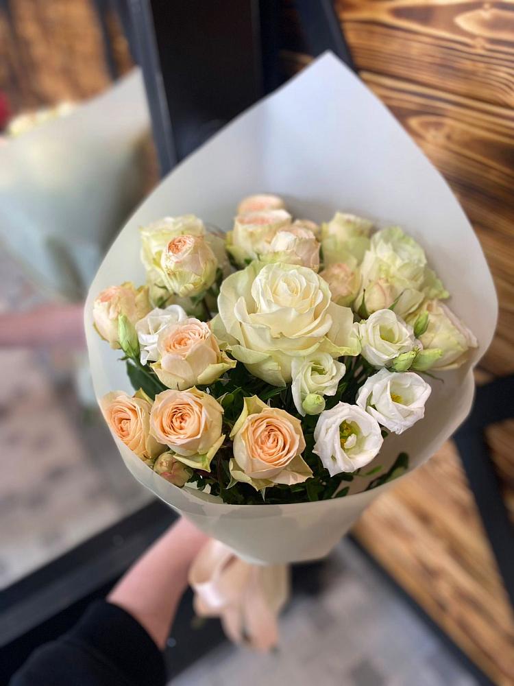 Букет цветов из: Розы и Лизиантусы в Хворостянка